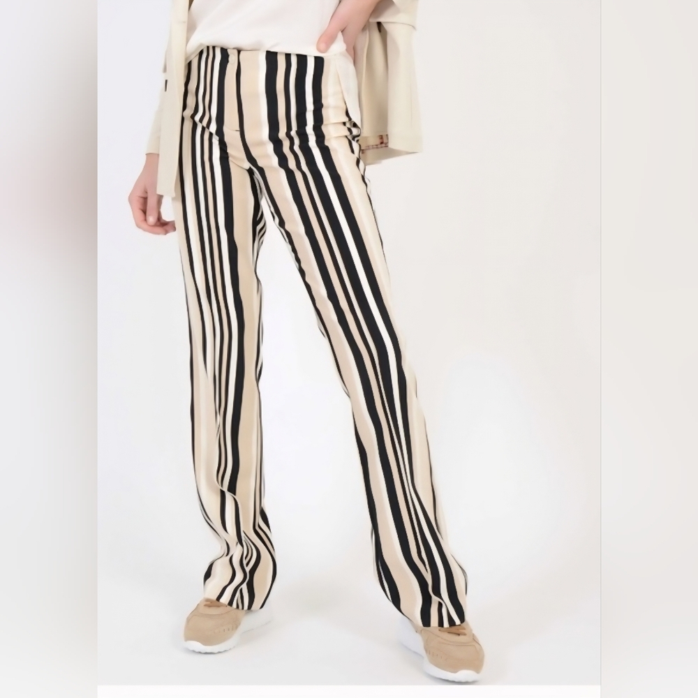 Like New CAMBIO " Ros Flared " Striped Black and Cream Pants